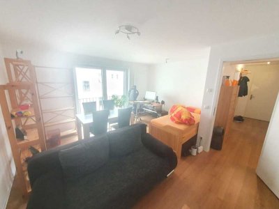EBK, Tageslichtbad, TG-Stellplatz - Sehr geräumige und gut geschnittene 2-Raumwhg. in Toplage!