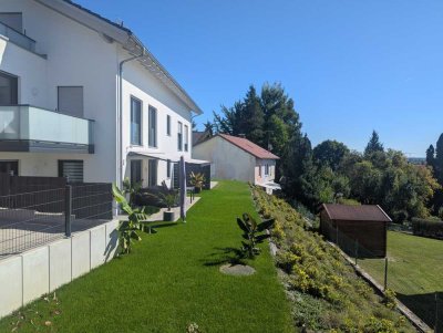 Einmaliger Ausblick in ruhiger Lage! Neubauwohnung mit Gartennutzung in Süd-West Ausrichtung!