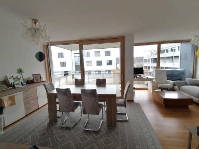 Exklusive helle 4 Zimmer Wohnung mit gehobener Innenausstattung mit Terrasse/EBK in Ulm-Jungingen