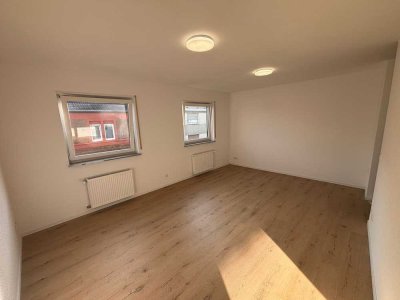 Perfekte Kapitalanlage -- Neu sanierte, bezugsfertige 1-Zimmer Wohnung in Ludwigshafen-Nord/Hemshof