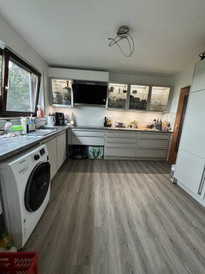 3 Zimmerwohnung in Leonberg mit EBK, Terrasse und Gartenanteil