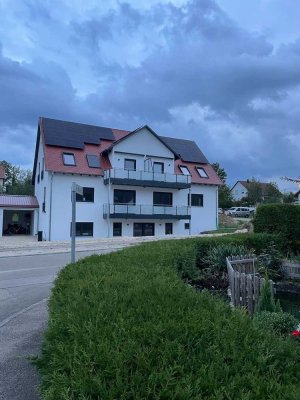 Erstbezug mit Balkon und Einbauküche: Attraktive 4-Raum-EG-Wohnung mit geh. Innenausstattung