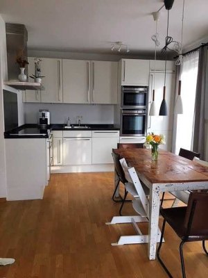 Exklusive, neuwertige 3-Zimmer-Wohnung mit Balkon und EBK in München
