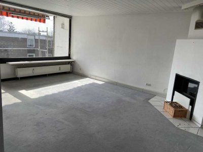 Hier einziehen: Helle 3-4 Zimmerwohnung mit Balkon in Düsseldorf-Knittkuhl