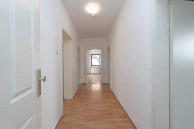 SOFORT VERFÜGBAR! Familienfreundliche 4-Zimmer-Wohnung im Herzen der Stadt