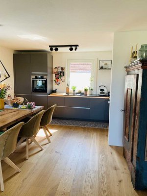 Exklusive, renovierte ruhige 5-Zi.WHG  auf zwei Stockwerken m. Balkon und EK in Unterhaching