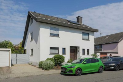 Frei stehendes Einfamilienhaus mit großem Garten und idealer Raumaufteilung in Linkenheim