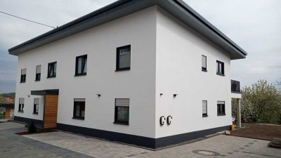 Attraktive und neuwertige 3,5-Raum-EG-Wohnung mit gehobener Innenausstattung mit Garten in Mayen