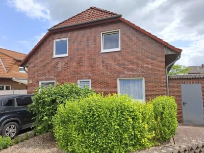 Ruhig gelegenes, gepflegtes 2-Familienhaus mit wunderschönem Garten