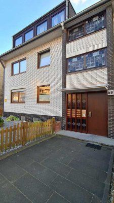 *RENOVIERT UND EINZUGSFERTIG! Helle 2,5-Zi.-Whg. + Balkon, Grandstraße, E-Bedingrade!*