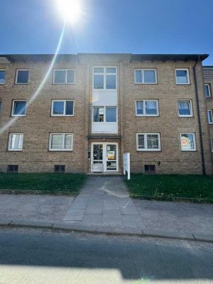 Charmante, frisch renovierte 1-Zimmer-Wohnung mit großem Balkon ins Grüne – in Hamburg Rahlstedt
