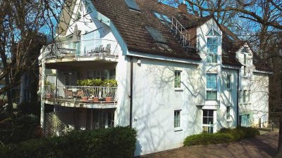 Singles oder Paare: TOP 3-ZKB Wohnung mit Terrasse und Parkplatz im Diplomatenviertel