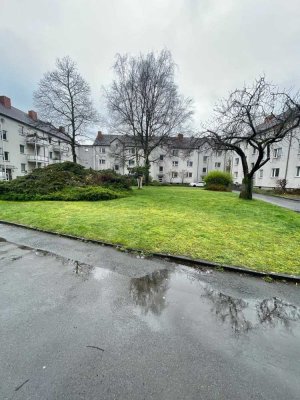 2-Zimmer-Wohnung mit Balkon und großem Garten in D-Holthausen, bequem im EG