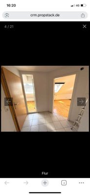 Charmante 2,5-Zimmer-DG-Wohnung mit Gartenanteil, EBK und Einzelgarage