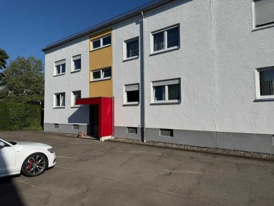 Zentrale und helle 3 Zimmer Erdgeschosswohnung mit Stellplatz in Top Lage zu verkaufen - 5% RENDITE