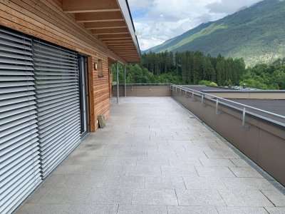 Neuwertige 3-Zimmer Dachgeschosswohnung mit 77m² Terrasse