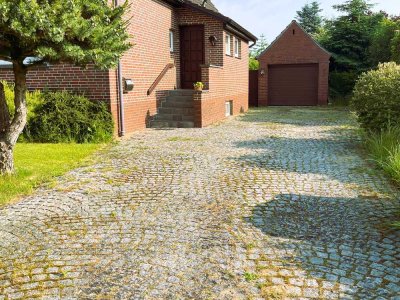 Freistehendes Ein- /Zweifamilienhaus mit Garten, Keller, Garage und 680 m² Grundstück!