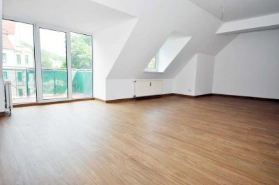 Stylische Dachgeschosswohnung mit Balkon in Aue