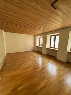 Stadtmitte--Wohn- und Geschäftshaus
Stylische 3-Zimmer-Wohnung über 2 Etagen