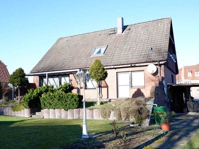 Gepflegtes Einfamilienhaus für die große Familie mit Doppelgarage und Carport in zentraler Lage