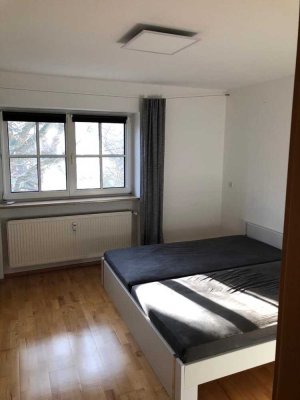 Stilvolle 2-Zimmer-Wohnung mit Balkon und EBK in Massenhausen