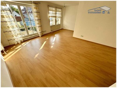 Charmante, modern renovierte 2-Zimmer-Wohnung mit sonnigem Südbalkon und Tiefgaragenstellplatz