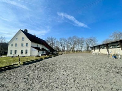 Seltene Gelegenheit: Wohnhaus mit Stall und Reitplatz – Idylle direkt an der  Roth