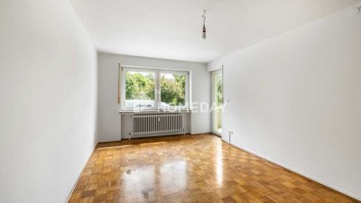 Helle 2-Zimmer-Wohnung mit Loggia, Mosaikparkett & Stellplatz – ca. 53 m² im Hochparterre