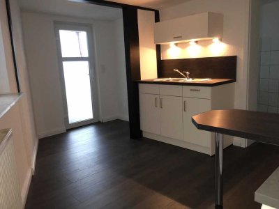 695 € warm : hübsche 2-Zi-Whg chic renoviert - 2 Minuten Fußweg zur Innenstadt - Eigener Eingang