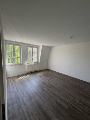 Wohnen im Denkmal - Attraktive 2-Zimmer-Dachgeschosswohnung im Duisburger Süden