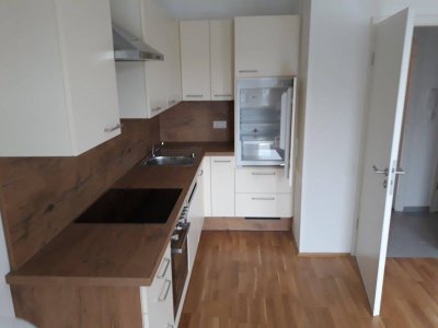 Komplett sanierte 2 Zimmer Wohnung mit großem Balkon in Linz Mitte
