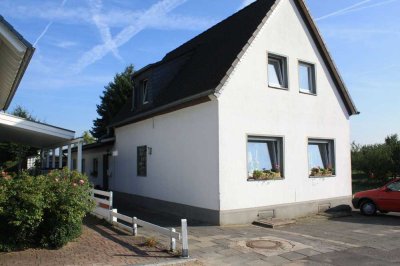 Wohnhaus mit Anbauwohnung und riesigem Garten im Grünen (zum 31.07 Mieter frei)