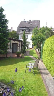 Top gepflegtes 3 Parteienhaus in zentraler Lage von Rath - Heumar