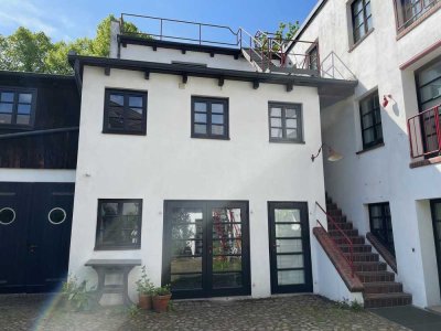 Großzügiges Loft mit Dachterrasse in Elbnähe
