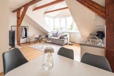 Reizende 2-Zimmer-Dachgeschosswohnung mit Schlossbergblick