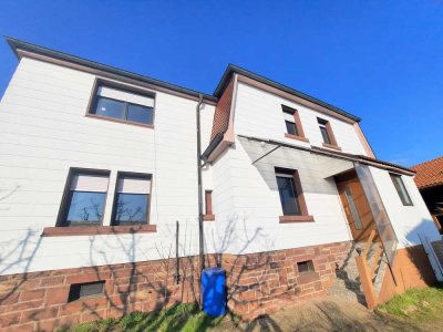 Kleines Wohnhaus mit Innenhof - keine Gartenarbeit erforderlich!