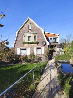 Stilvolles Wohnhaus mit schönem Grundstück, Garage und Wintergarten