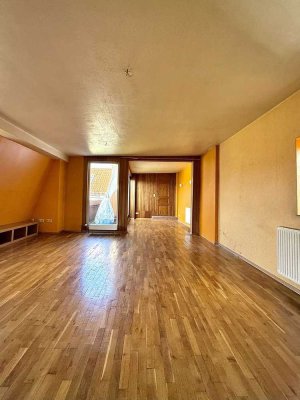 Seltenes Penthouse mit Terrasse, Altbaucharme und außergewöhnlichem Raumgefühl in Moabit