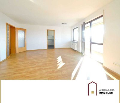 Großzügige und sonnige 4-Zimmerwohnung mit 2 Balkonen und Panoramablick in zentraler Lage in Lauffen