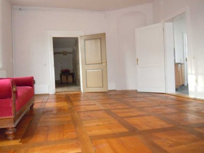 Sonnige 2-Zimmer-Wohnung im historischen Ambiente