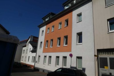 Freundliches Dreifamilienhaus sucht neue Mieter für das 1. OG