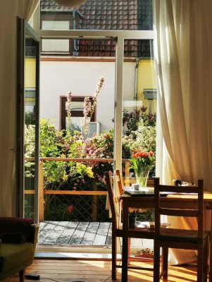 sonnige, geschmackvoll möblierte 2-Raum-Wohnung mit Terrasse und Einbauküche in Bremen
