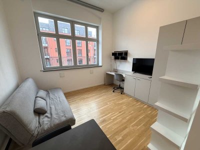 Möblierte helle Wohnung mit hohen Decken und EBK! - direkt an der Spree