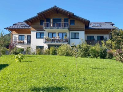 3-Zimmer-Dachgeschosswohnung in äußerst ruhiger Lage am Waldrand mit dreiseitigem Bergblick