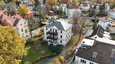 Zeitlose Eleganz in Blasewitz – stilvoll sanierte Parkvilla mit Gartenterrasse, Balkonen am Waldpark