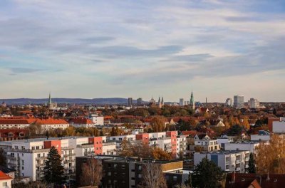 Erstaunlicher Weitblick! 3-Zimmer-Wohnung mit Balkon, Garage & Stellplatz