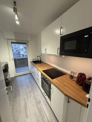 Möblierte 2-Zimmer-Wohnung mit neuer Einbauküche – komplett neu renoviert