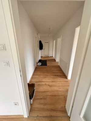 Großzügige 4-Zimmer-Wohnung mit Balkon, Garten und Garage in Hagenburg (bei Weißenburg)