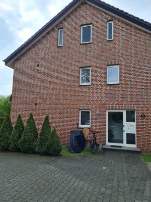 Gepflegte DG-Wohnung mit zwei Zimmern und Einbauküche in Gütersloh / Avenwedde