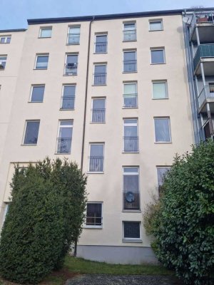 Feldstadt: Gepflegte 2-Zimmer-Dachgeschosswohnung